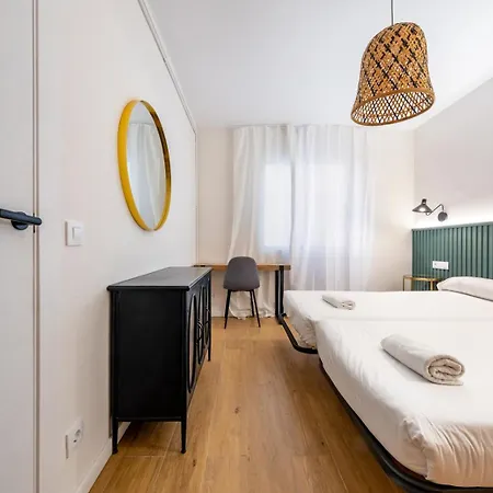 Apartment Bebarceloner Eixample - 4 Bedrooms *
